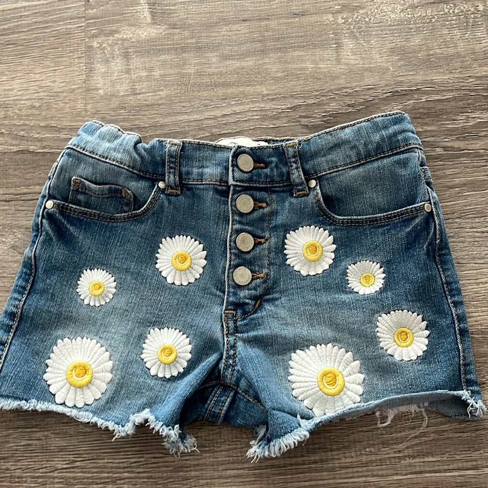 Jean shorts,brand JORDACHE,size 7Y, color, blue jeans with daisies